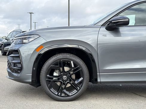 New 2026 Volkswagen Tiguan SE R-Line FWD image 9