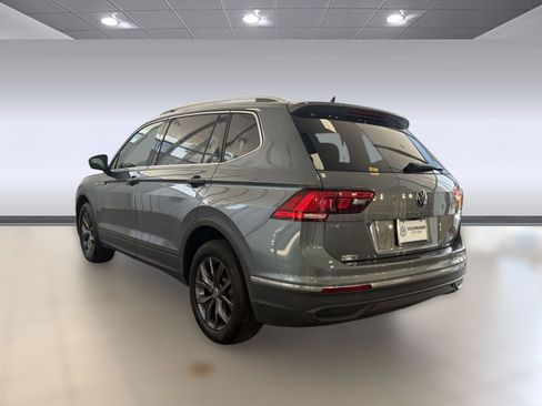 Used 2023 Volkswagen Tiguan SE FWD image 3