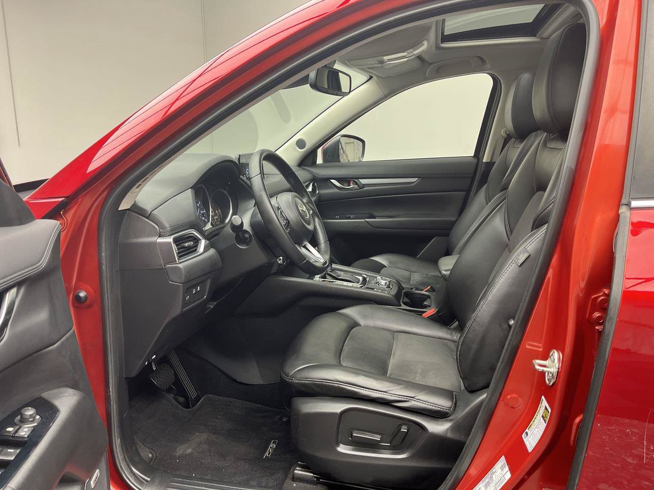 Used 2018 MAZDA CX-5 Touring w/ Preferred Equipment Package AWD/4WD image 3