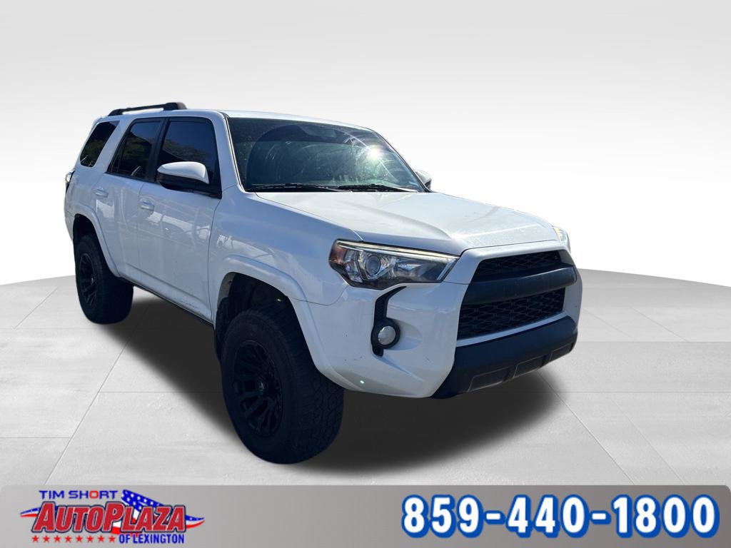 Used 2018 Toyota 4Runner SR5 AWD/4WD image 7