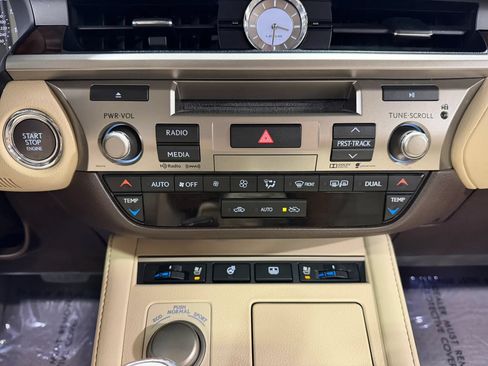 Used 2016 Lexus ES 350 w/ Luxury Package w/Wood Trim FWD image 19
