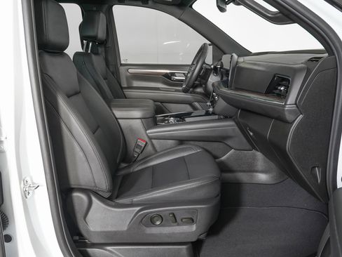 Used 2026 Chevrolet Suburban Z71 w/ Comfort Package image 10