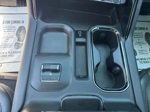 Used 2025 GMC Sierra 2500 AT4 w/ AT4 Premium Plus Package AWD/4WD image 19