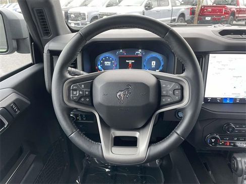 Used 2025 Ford Bronco Badlands image 9