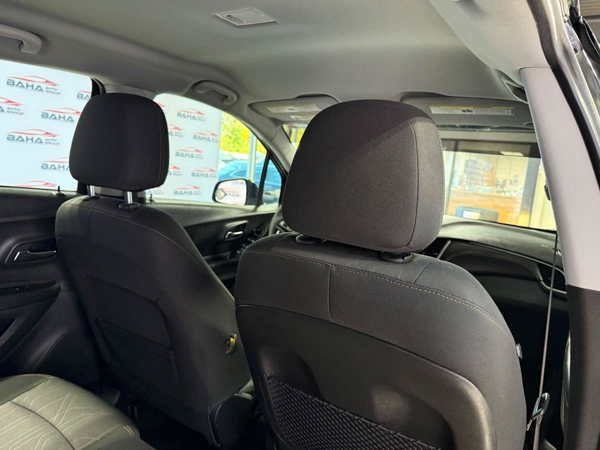 Used 2020 Chevrolet Trax LT AWD/4WD image 38