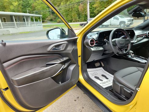 Used 2024 Chevrolet Trax RS w/ Sunroof Package image 20