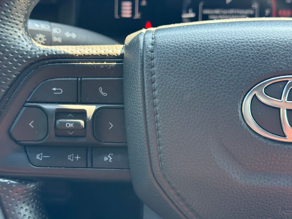 Used 2025 Toyota Tacoma SR AWD/4WD image 29