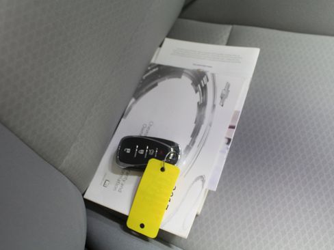 Used 2017 Chevrolet Malibu LT image 23