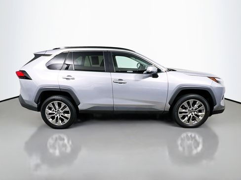 Used 2022 Toyota RAV4 XLE Premium image 3