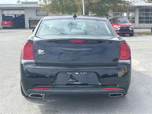 Used 2022 Chrysler 300 Touring L w/ Popular Equipment Group image 4