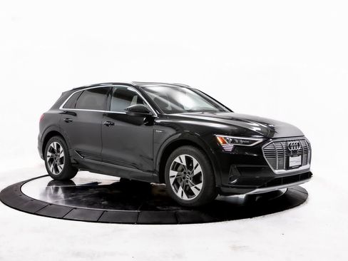 Used 2022 Audi e-tron Premium image 9