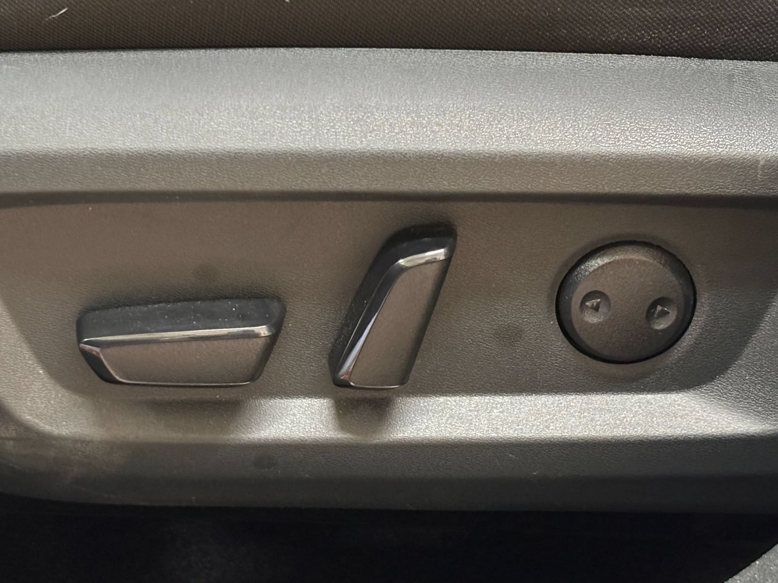 Used 2025 Nissan Rogue SV FWD image 21