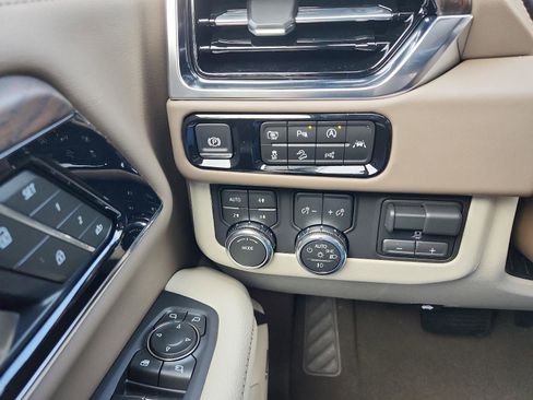 New 2026 GMC Yukon XL Denali w/ Denali Reserve Package image 19