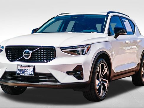 Certified 2026 Volvo XC40 B5 Ultra AWD/4WD image 3