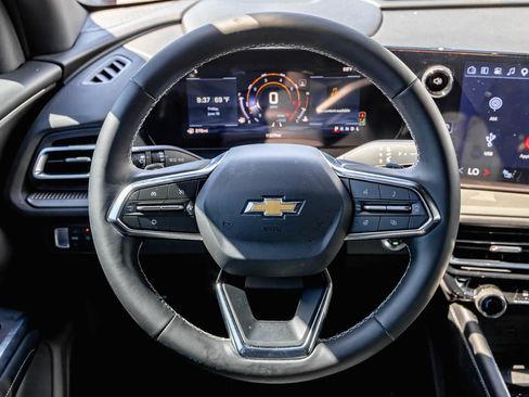 Used 2026 Chevrolet Traverse LT FWD image 12