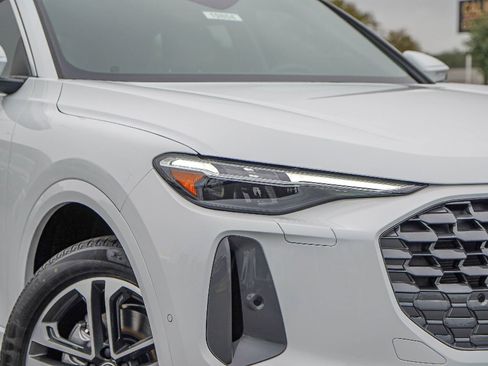 New 2025 Audi Q5 Premium Plus image 3