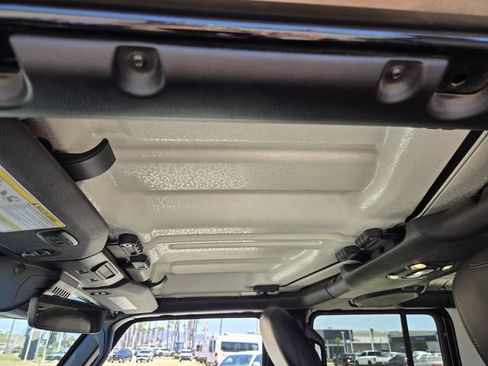Used 2020 Jeep Gladiator Overland AWD/4WD image 10