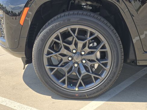 New 2026 Jeep Grand Cherokee L Summit AWD/4WD image 9