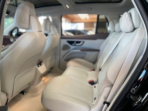 Used 2023 Mercedes-Benz EQS 580 4MATIC SUV image 18