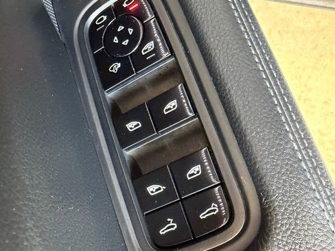 Certified 2021 Porsche Cayenne Coupe AWD/4WD image 27