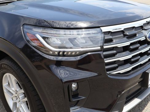 Used 2025 Ford Explorer Active w/ Active Comfort Package RWD image 9