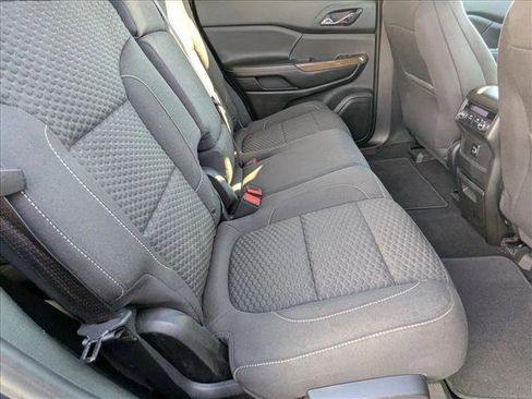 Used 2018 GMC Acadia SLE image 18