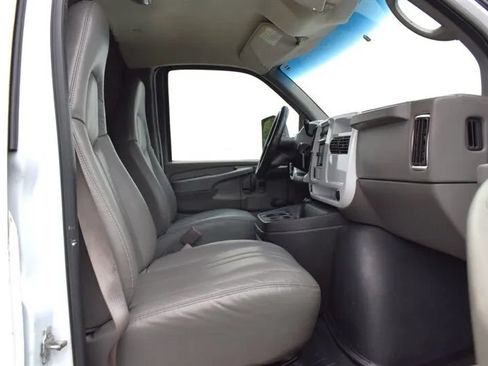 Used 2006 Chevrolet Express 3500 RWD image 28
