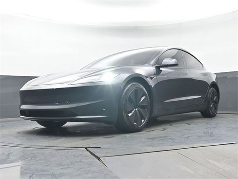 Used 2025 Tesla Model 3 image 26