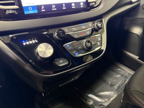 Used 2025 Chrysler Pacifica Select FWD image 26