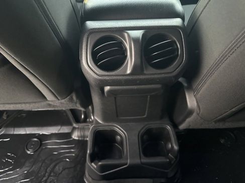 Used 2022 Jeep Wrangler Unlimited Sport image 28