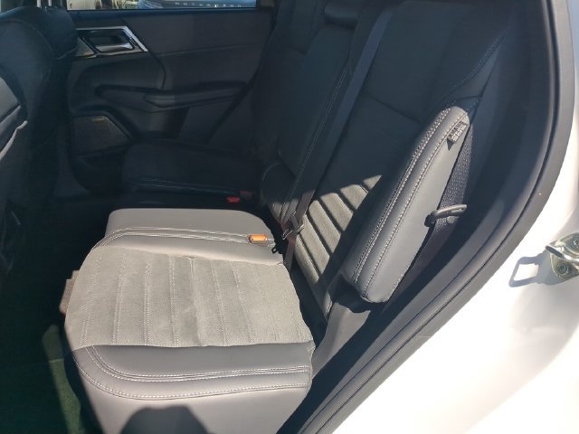 Used 2025 Mitsubishi Outlander SE FWD image 20