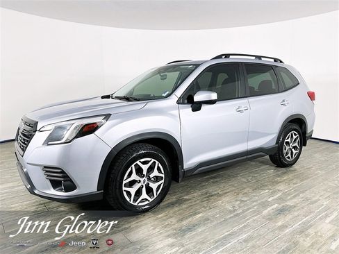 Used 2022 Subaru Forester Premium image 4