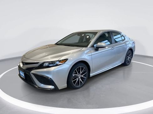 Used 2023 Toyota Camry SE image 1