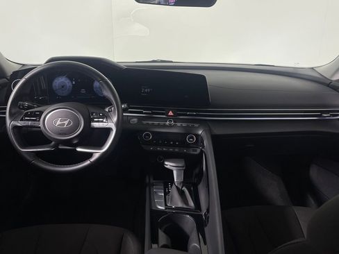 Used 2025 Hyundai Elantra SEL image 14