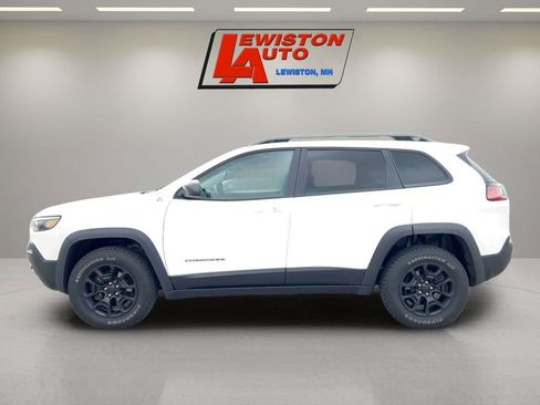 Used 2020 Jeep Cherokee Trailhawk w/ Cold Weather Group AWD/4WD image 2