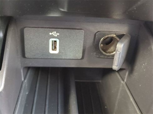 Used 2018 Ford Explorer XLT w/ Equipment Group 202A image 23