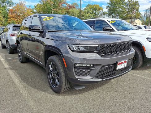 New 2025 Jeep Grand Cherokee Limited image 3