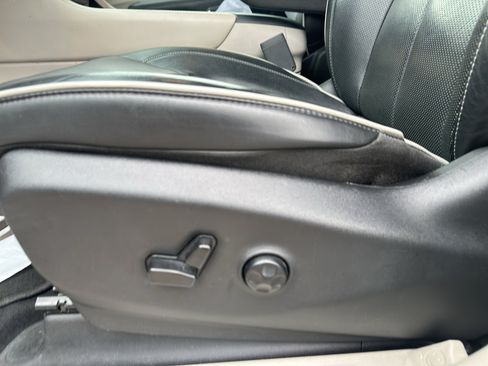 Used 2023 Chrysler Pacifica Limited FWD image 12