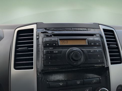 Used 2012 Nissan Frontier SV AWD/4WD image 13