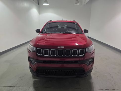 Used 2023 Jeep Compass Latitude AWD/4WD image 2