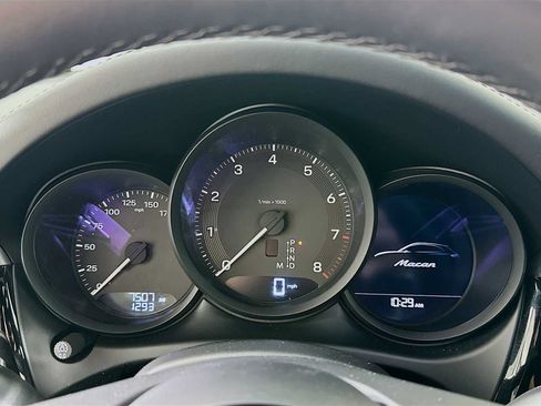 Certified 2026 Porsche Macan AWD/4WD image 15