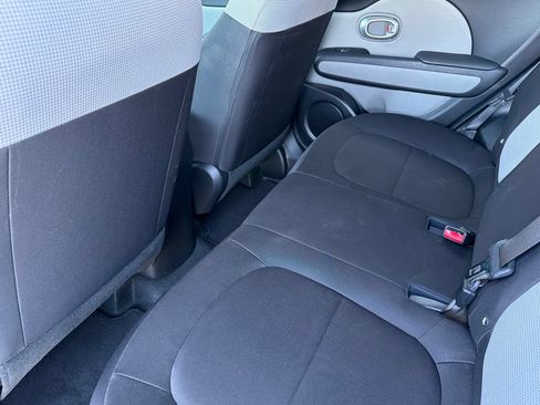 Used 2019 Kia Soul FWD image 11