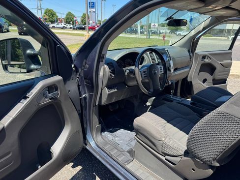 Used 2018 Nissan Frontier SV AWD/4WD image 10