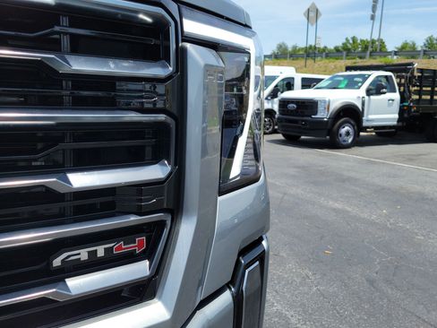 Used 2024 GMC Sierra 2500 AT4 w/ AT4 Premium Plus Package AWD/4WD image 3