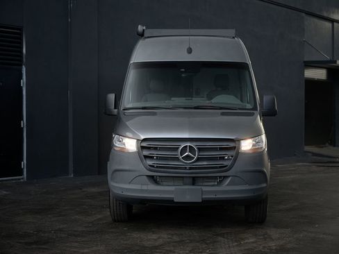 Used 2022 Mercedes-Benz Sprinter 2500 image 2