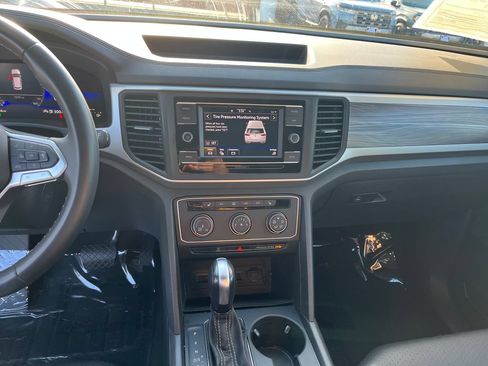 Used 2023 Volkswagen Atlas Cross Sport SE FWD image 18
