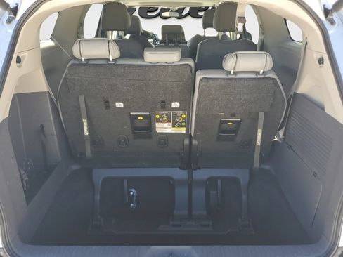 Used 2024 Toyota Sienna XLE FWD image 9