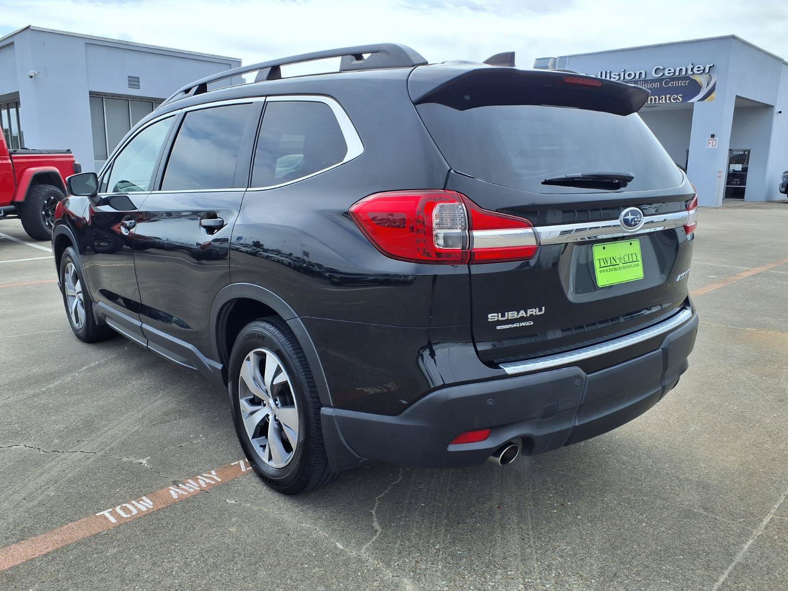 Used 2019 Subaru Ascent Premium w/ Popular Package #2 AWD/4WD image 2