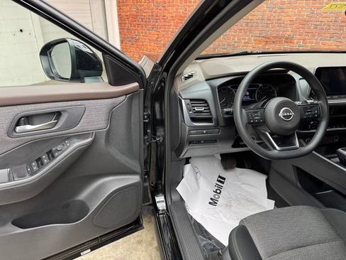 Used 2023 Nissan Rogue SV AWD/4WD image 8