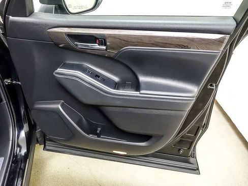 Used 2022 Toyota Highlander Limited AWD/4WD image 29